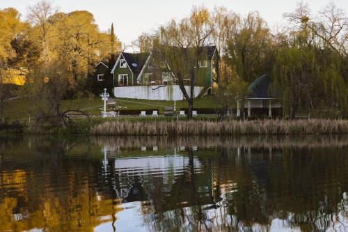 Auburn Casa | Lakefront Cottage At Lakewood