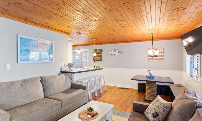 Smyrna Cabaña | Lakefront Cottage at Rainbow Lake