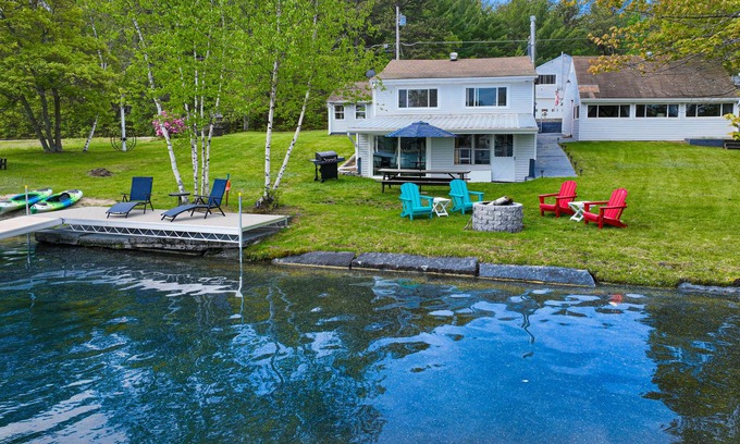Shapleigh Casa | Lakefront cottage & bunkhouse with hot tub, game room, & fireplace - near skiing