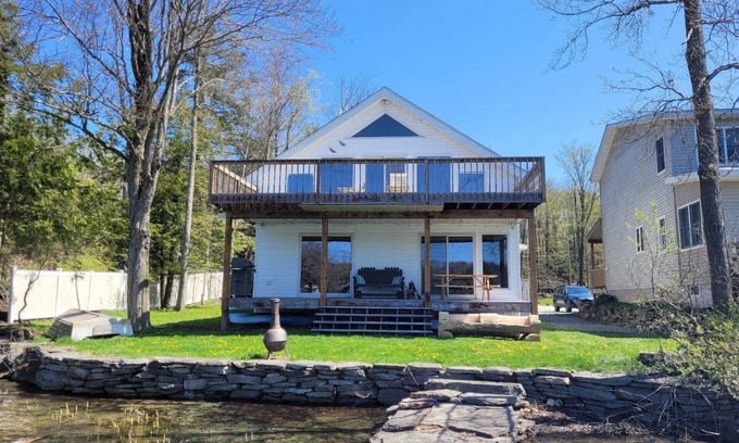 Orson Cabaña | Lakefront Cottage - Dog Friendly