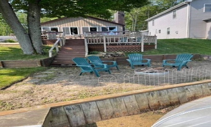 Lake City Cabaña | Lakefront Cottage in Lake City