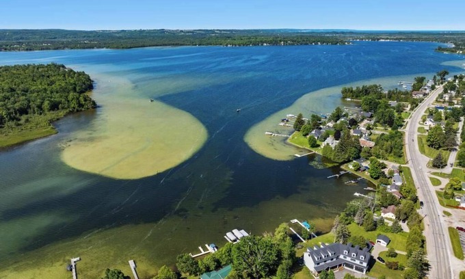 Oden Casa | New - Cottage on Crooked Lake with 86ft of frontage Located Near It All