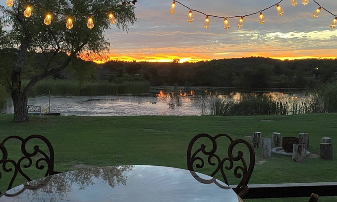 Dennis Cabaña | Lakefront Cottage Oasis