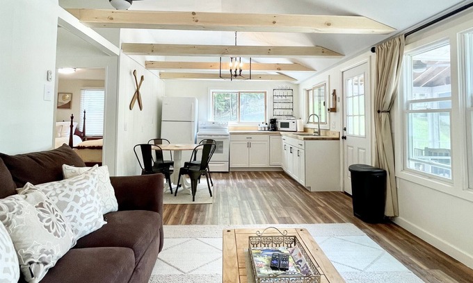 Hillsboro Cabaña | Lakefront Cottage on Franklin Pierce Lake!