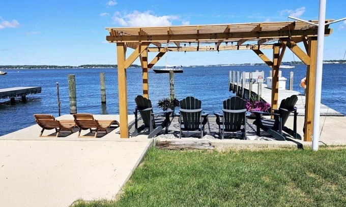 Bluffton Casa | Lakefront cottage on Muskegon Lake! Fire pit, 40' BOAT DOCK, near beach, shops