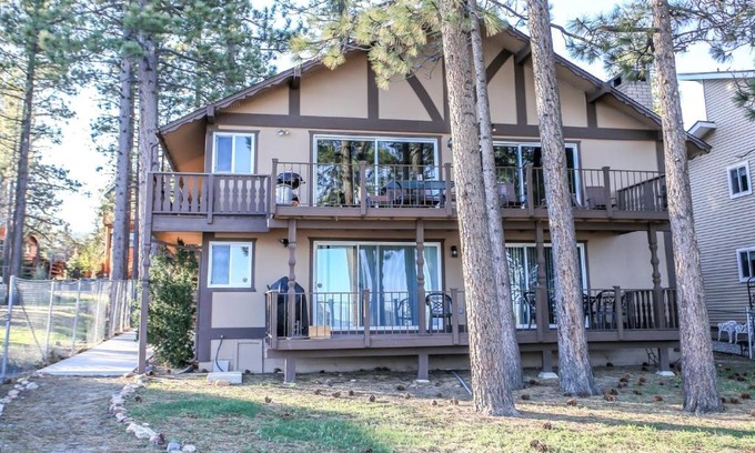 The Village Casa | Lakefront Cottage