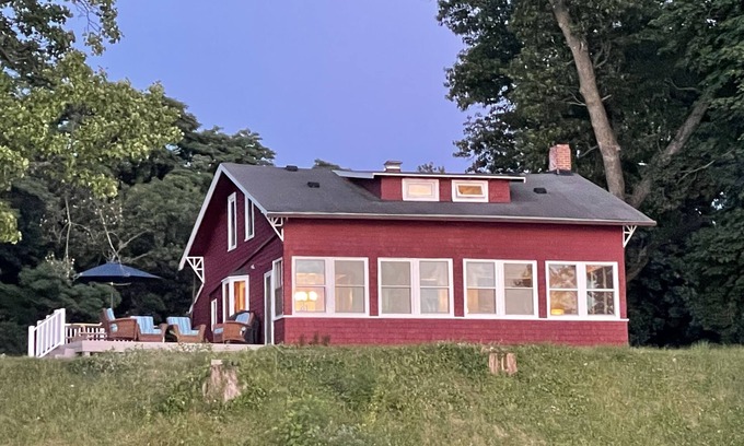 Paw Paw Cabaña | Lakefront cottage