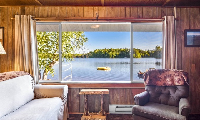 Rhinelander Casa | Lakefront Cottage