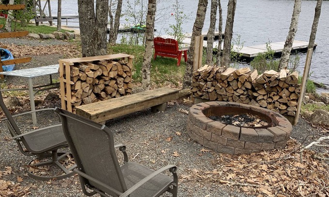 Smiths Corner Cabaña | Lakefront cottage w/hot tub, fire pit , kayaks