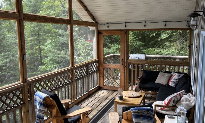Gooderham Cabaña | Lakefront cottage with hot tub and amazing porch, 4 season in Haliburton