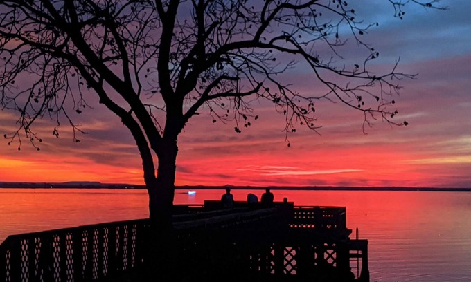 Silver Creek Village Casa | Lakefront Cottage with Private Dock, Wood-Burning Fireplace and Sunroom