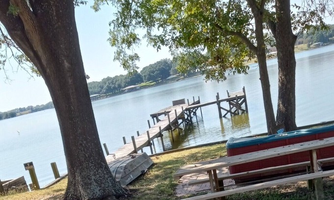 Donie Casa | Lakefront Cozy Cottage