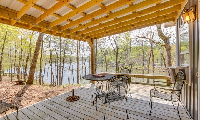 Delta Cabina | Lakefront Delta Cabin Rental w/ Boat Dock + Deck!