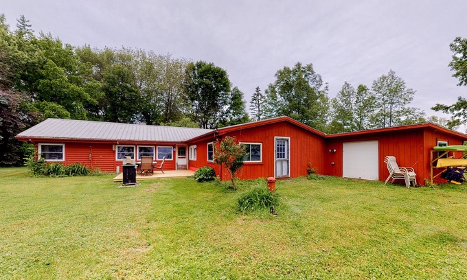 Swanton Casa | Lakefront, Dog-Friendly Home with High-Speed WiFi, Lake View, Kayak, & Firepit