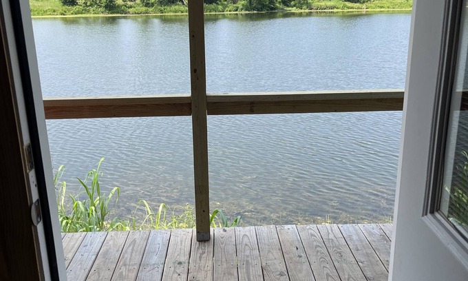 Commerce Cabina | Lakefront Eagle Lodge