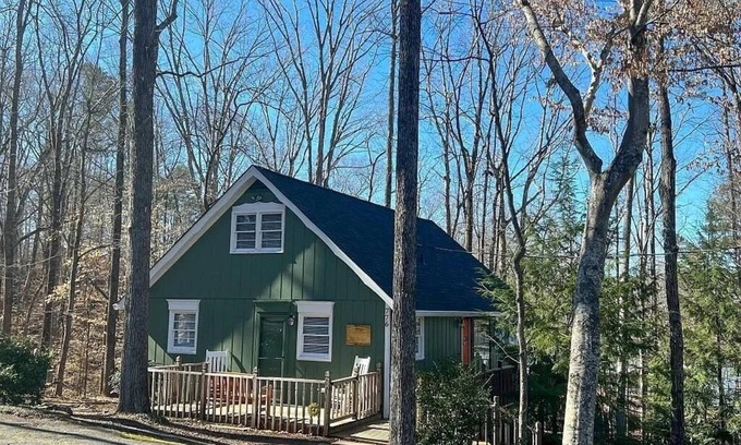 Seneca Cabina | Lakefront Escape close to Clemson and Seneca