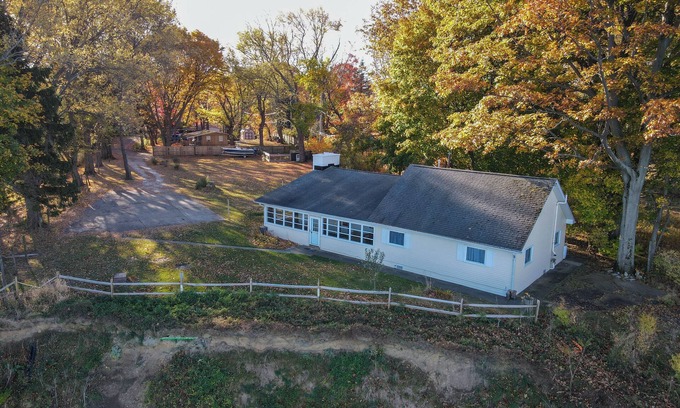 Lake City Casa | Lakefront Escape on Erie’s Edge | 20 minutes to Presque Isle | Pet Friendly!