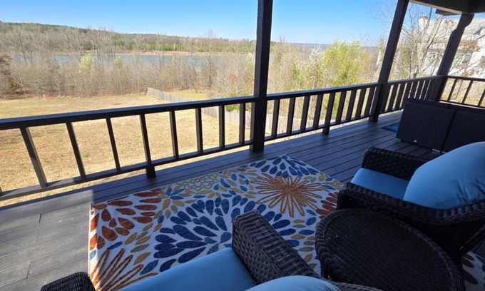 Quitman Casa | Lakefront Escape