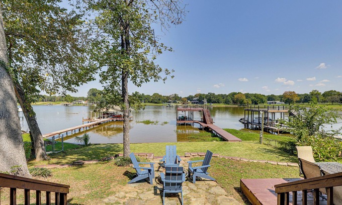 Carolyn Estates Casa | Lakefront Escape w/Game Room & Dock in Mabank!