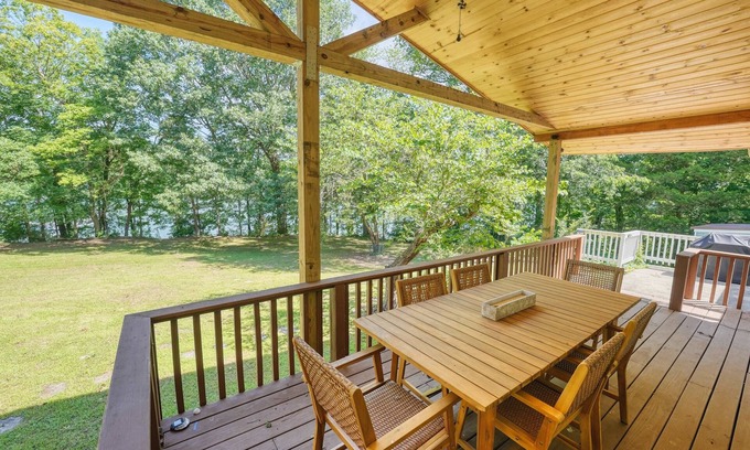 Springdale Casa | Beaver Lake Escape – Hot Tub & Fire Pit