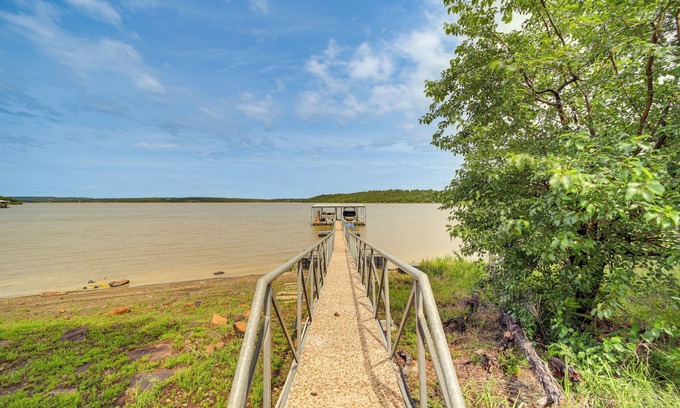 Longtown Casa | Lakefront Eufaula Vacation Rental w/ Private Dock