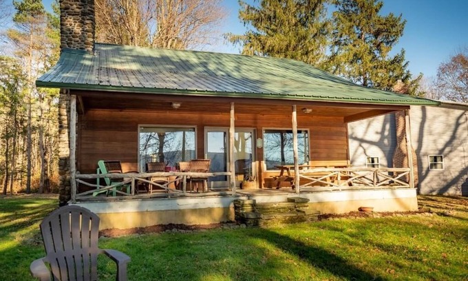 Oneonta Casa | Lakefront, family friendly home -Baseball campers!