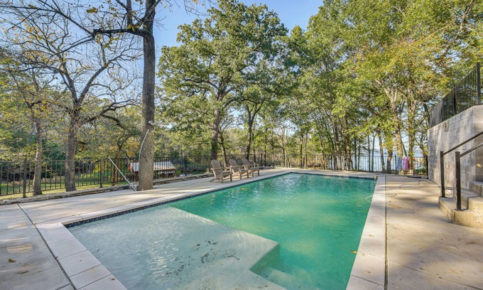 Streetman Casa | Lakefront Family Home w/ Pool in Streetman!