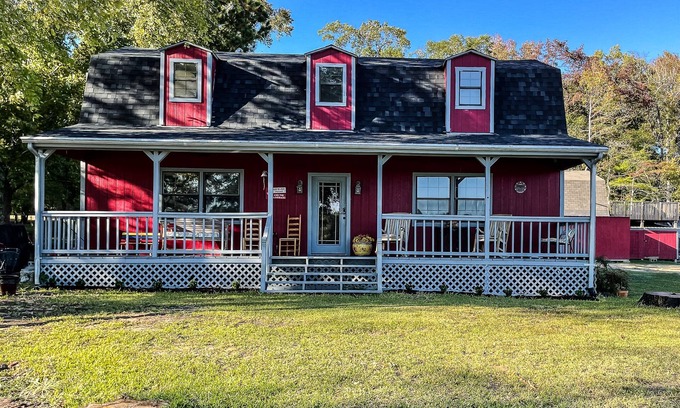 Murchison Casa | Lakefront Family Retreat on Callender Lake 30 Min from Canton