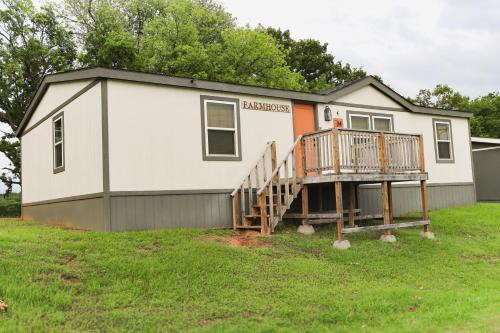 Mead Casa | Lakefront Farm House - 34