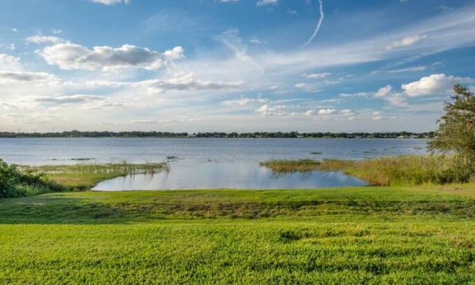 Florida South Atlantic Coast Casa | Lakefront Fishing/Kayaking/Boating House
