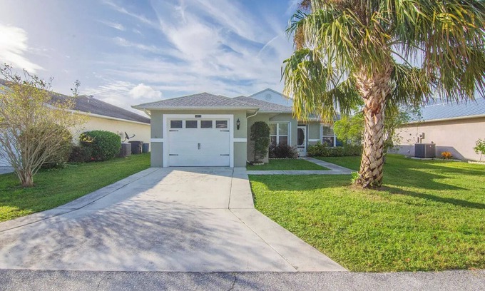 Vero Beach Casa | Lakefront Florida Home in 55+ community