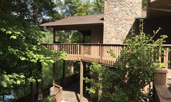 Bryson City Casa | Lakefront Fun Family Getaway en Fontana Lake Private Dock Pontoon y más!
