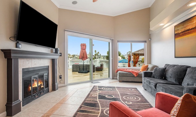 Discovery Bay Casa | Lakefront Gem Boat Rental Sleeps 8 people