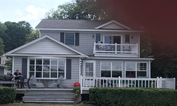 Town of Milo Casa | Lakefront Gem for 8-10 people with large lakefront outdoor entertainment area