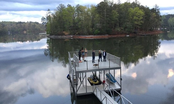 Blairsville Casa | Lakefront Gem, Mtn views, dock + HOT TUB
