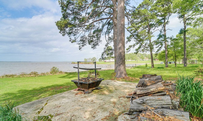Negreet Casa | Lakefront Gem w/Boat Dock & Fishing Pier in Many