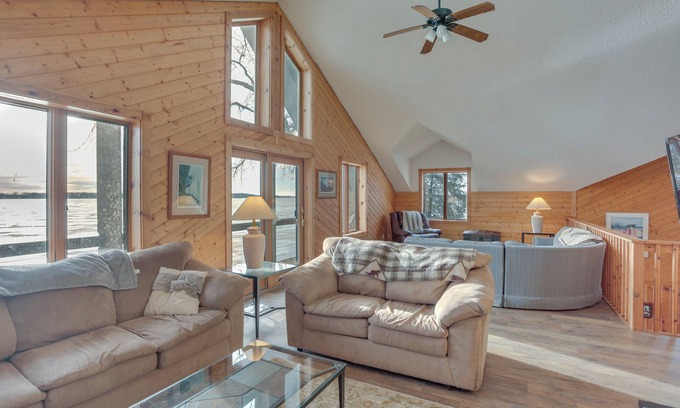 New London Casa | Lakefront Gem w/ Dock in New London!