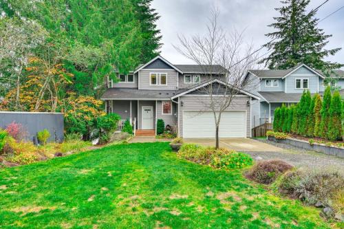 Shelton Casa | Lakefront Gem with Deck and Grill in Shelton