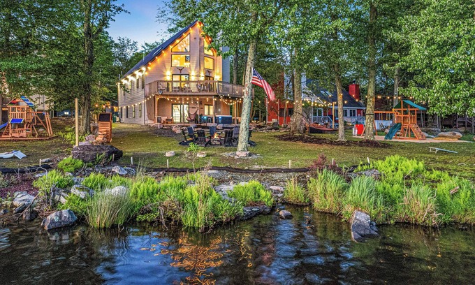Tobyhanna Casa | Lakefront - GeoDome, Kayaks, Hot Tub, Fire Pits, Swingset, Game Room, Theater,EV