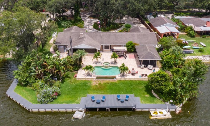 Seffner Community Alliance Casa | Lakefront Getaway - Luxurious Home - Pool & Games