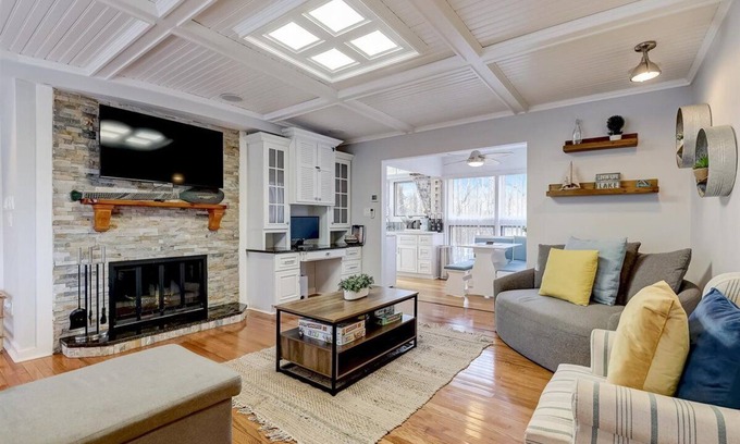 Buford Casa | Lakefront Getaway on Lake Lanier w/ Boat Dock
