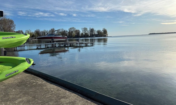 Alcona Cabaña | Lakefront Getaway! Relax & Unwind Perfect getaway 1 hour from Toronto