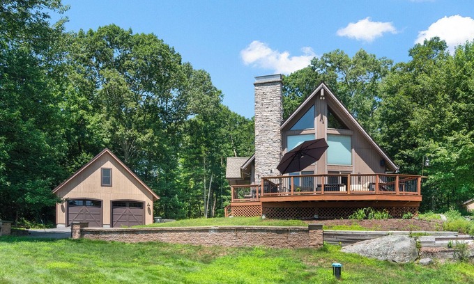 Burrillville Casa | Lakefront Getaway-Hot Tub + Kayaks + Paddleboards