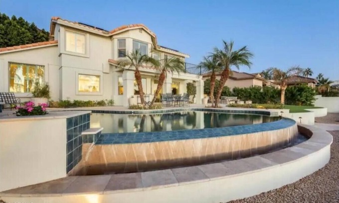Arrowhead Lakes Casa | Lakefront Getaway with Infinity Pool and Pontoon