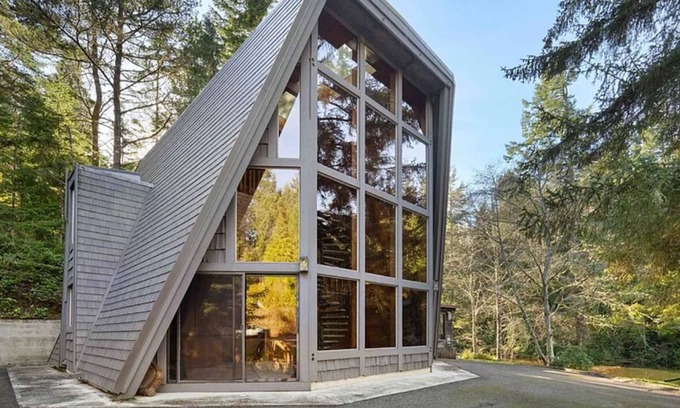 Saunders Lake Casa | Lakefront Glass House w/ Dock & Views