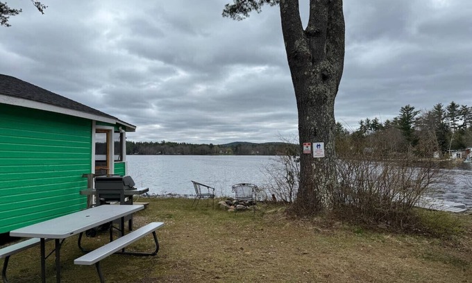 Northwood Cabaña | Lakefront Green Cottage