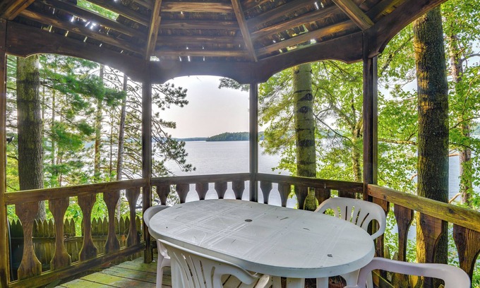 Town of Diana Cabina | Lakefront Harrisville Cabin w/ Dock & Decks!
