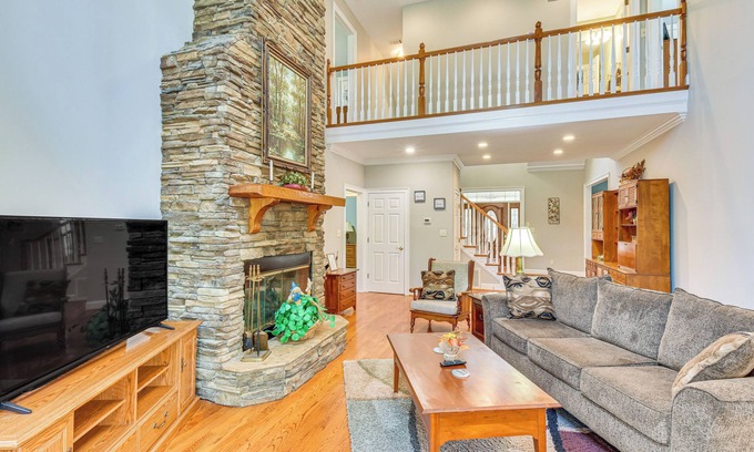 Reed Creek Casa | Lakefront Hartwell Retreat w/ Gas Grill & Deck!