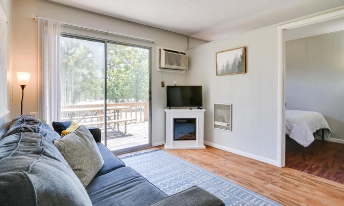 Kimberling City Casa | Lakefront Haven Boat Slip, Deck and Community Pool!