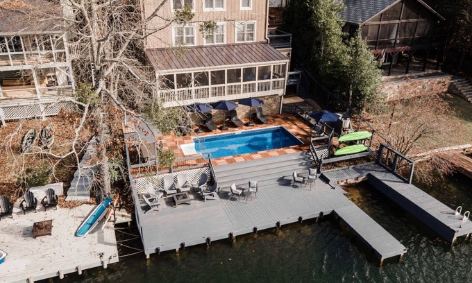 Waleska Casa | Lakefront -Heated Pool -EV Charger -Dock -Fire Pit -Kayaks -Game Room
